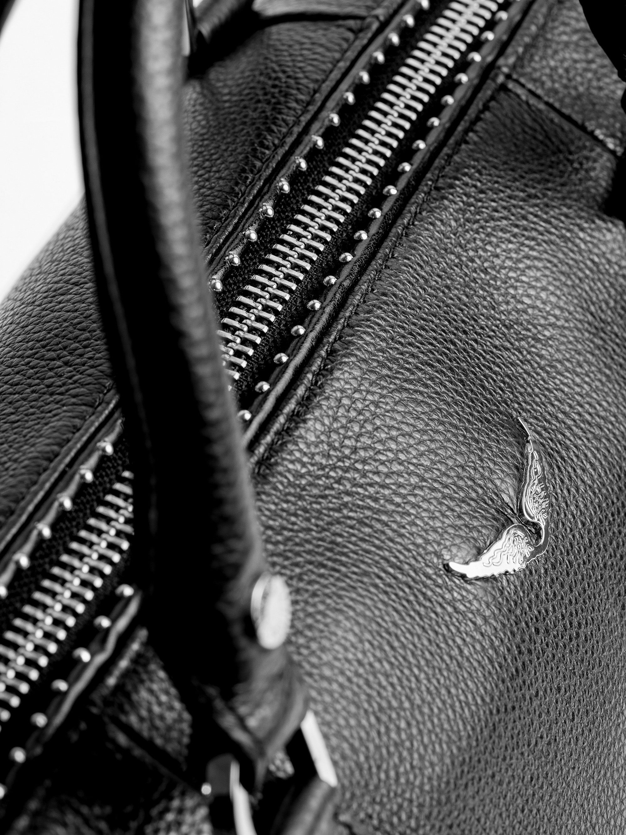 Sunny Medium Studs Bag - Iconic Sunny Medium bag in grained leather adorned with silver studs.